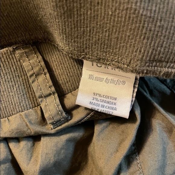 Torrid Olive Poplin Cuffed Rolled Lightweight Shorts - Picture 9 of 9